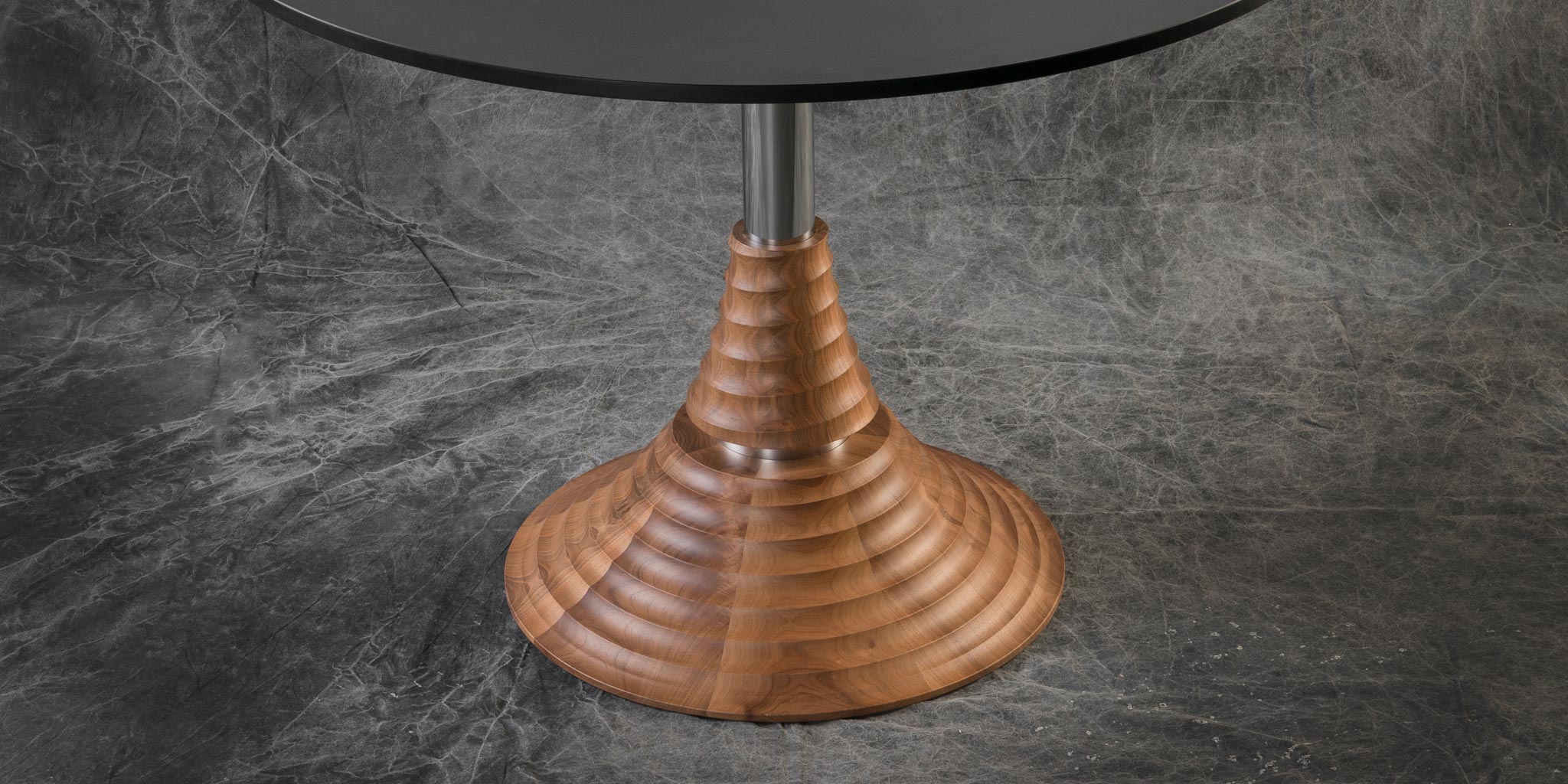 table noyer pied