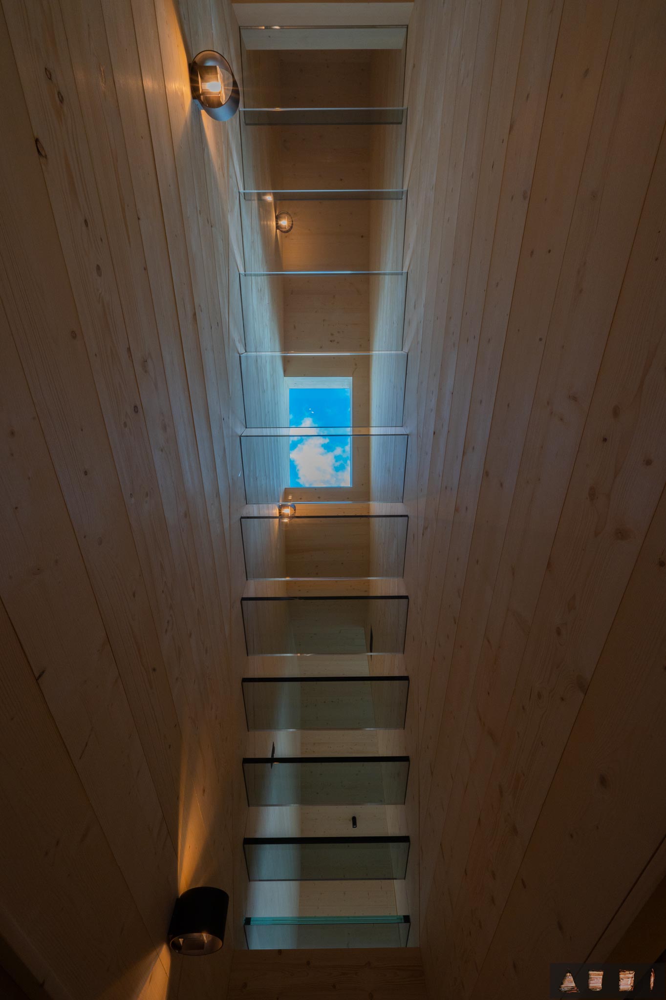 210518 Eskiss Page Alain architecte escalier 0099 - L'escalier transparent du Yeti Palace