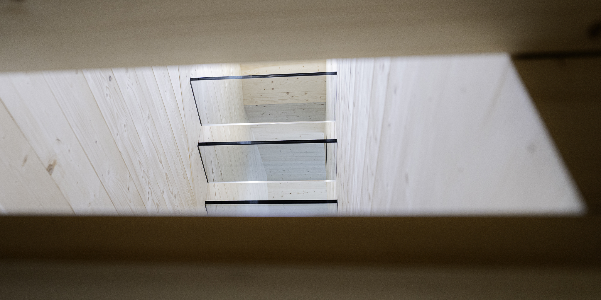 210518 Eskiss Page Alain architecte escalier 0112 - L'escalier transparent du Yeti Palace