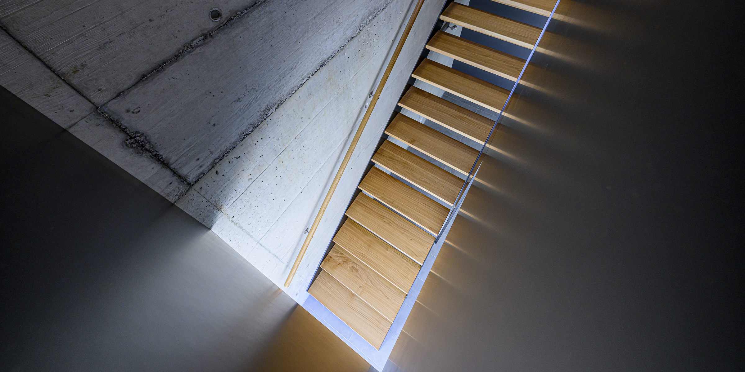escalier limon acier brut